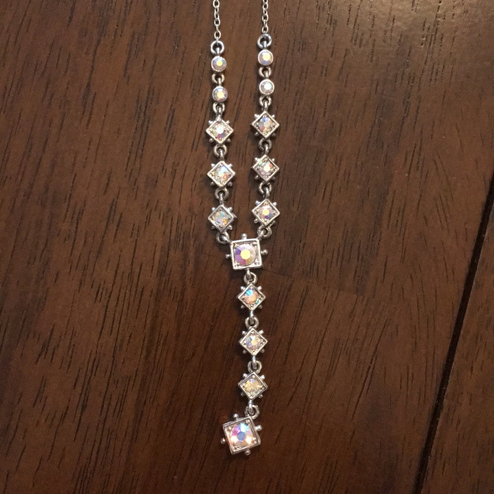 Drop necklace with delicate crystals